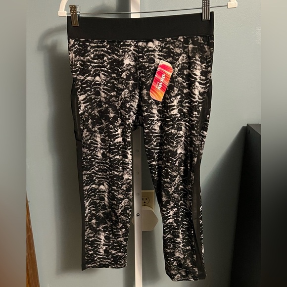 shosho Pants - 🇺🇸$5🇺🇸 Sho Sho Sport Black and White Patterned Mesh Leggings NWT Large